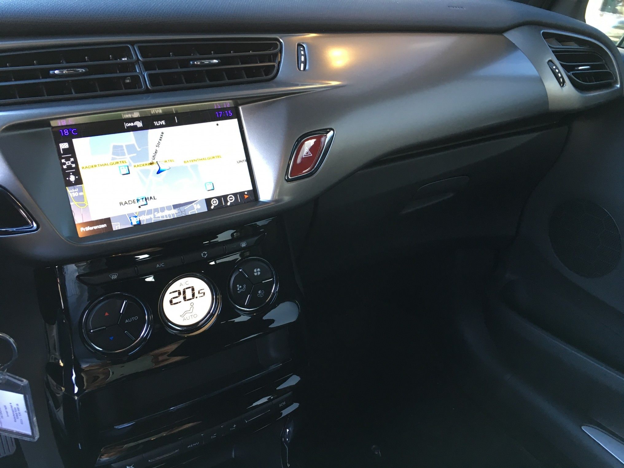 DS 3 nun ohne Citroën Doppelflügel 10 der-Autotester
