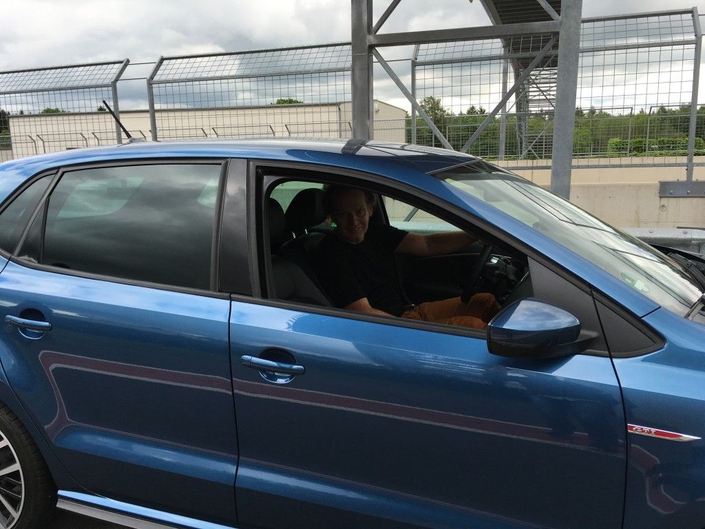 Wilde Fahrt mit heißen Volkswagen auf dem Bilster Berg 18 Golf R