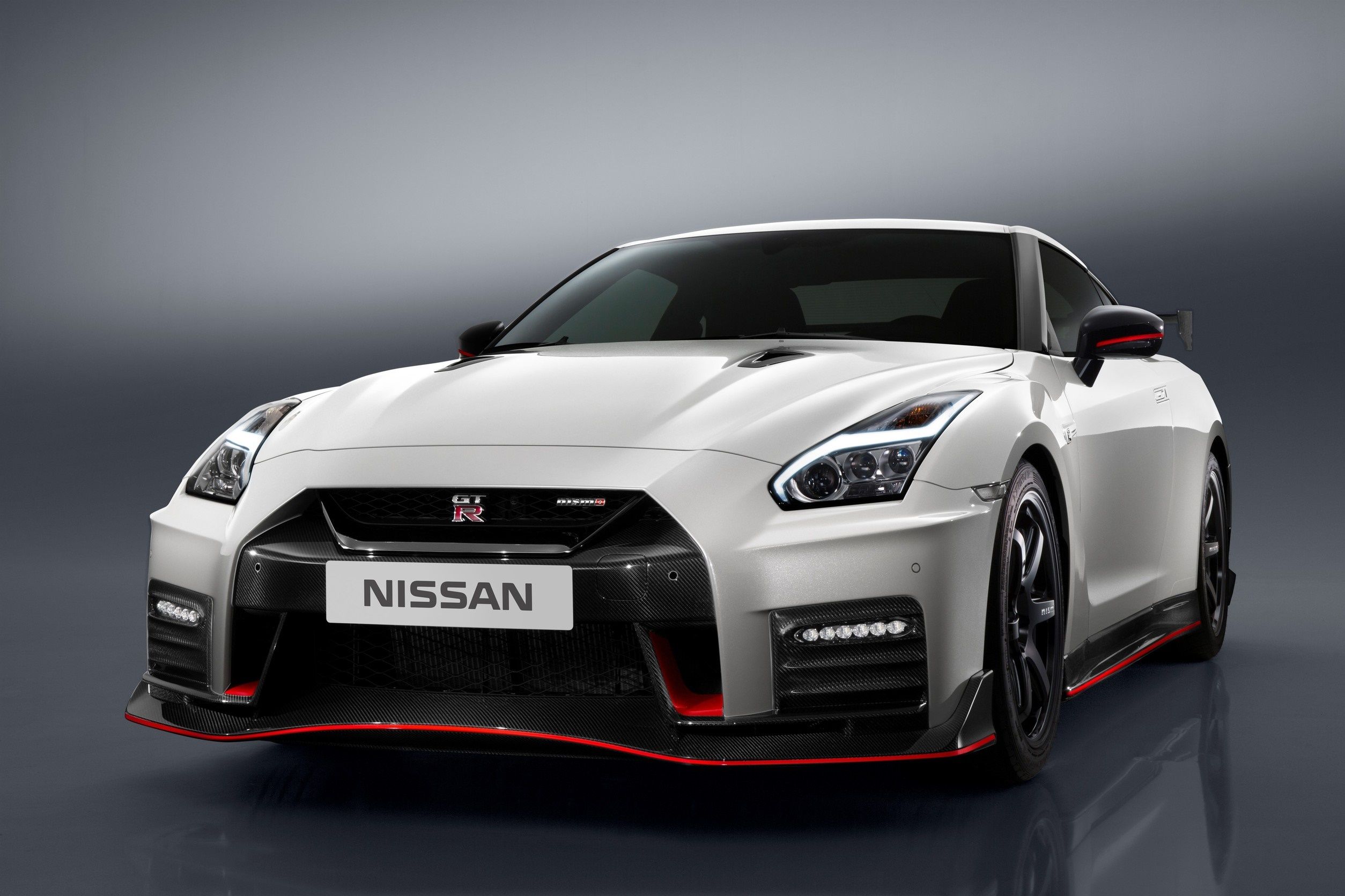 Nissan GT-R: Renndebut auf der Nordschleife 33 der-Autotester