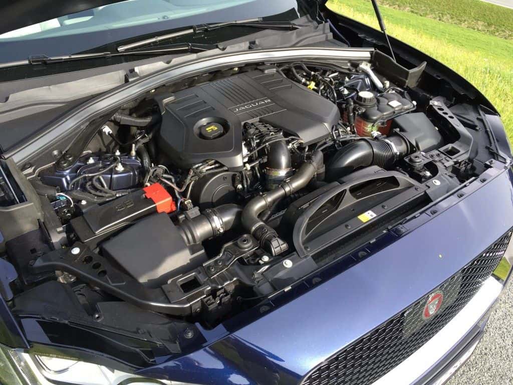 F-Pace - Endlich ein SUV von Jaguar 5 F-Pace Motorraum