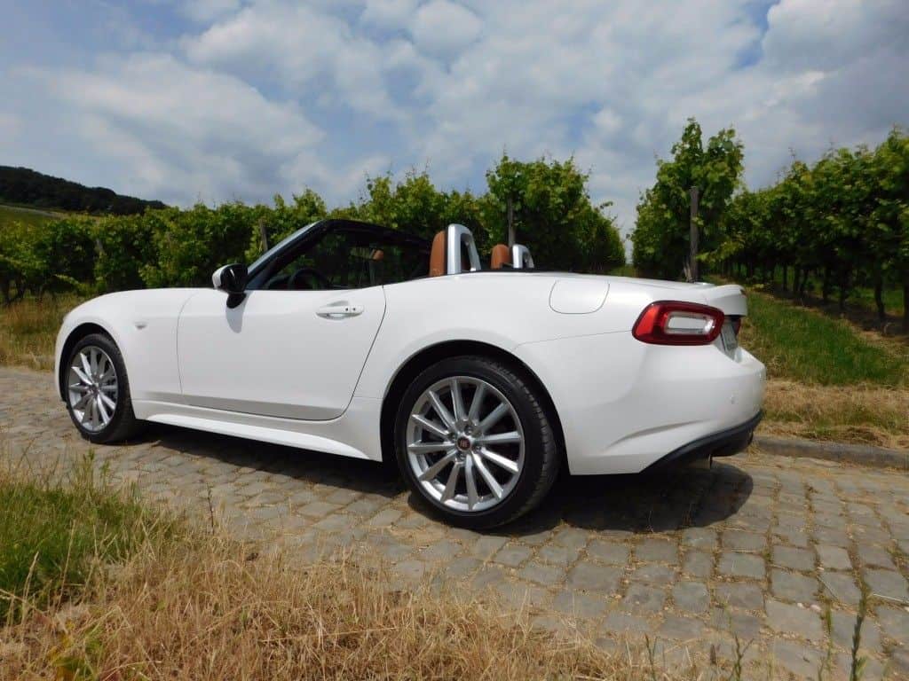 Der neue Fiat 124 Spider – Schönheit siegt 2 Fiat 124 Spider Cabrio Lusso Seitenansicht