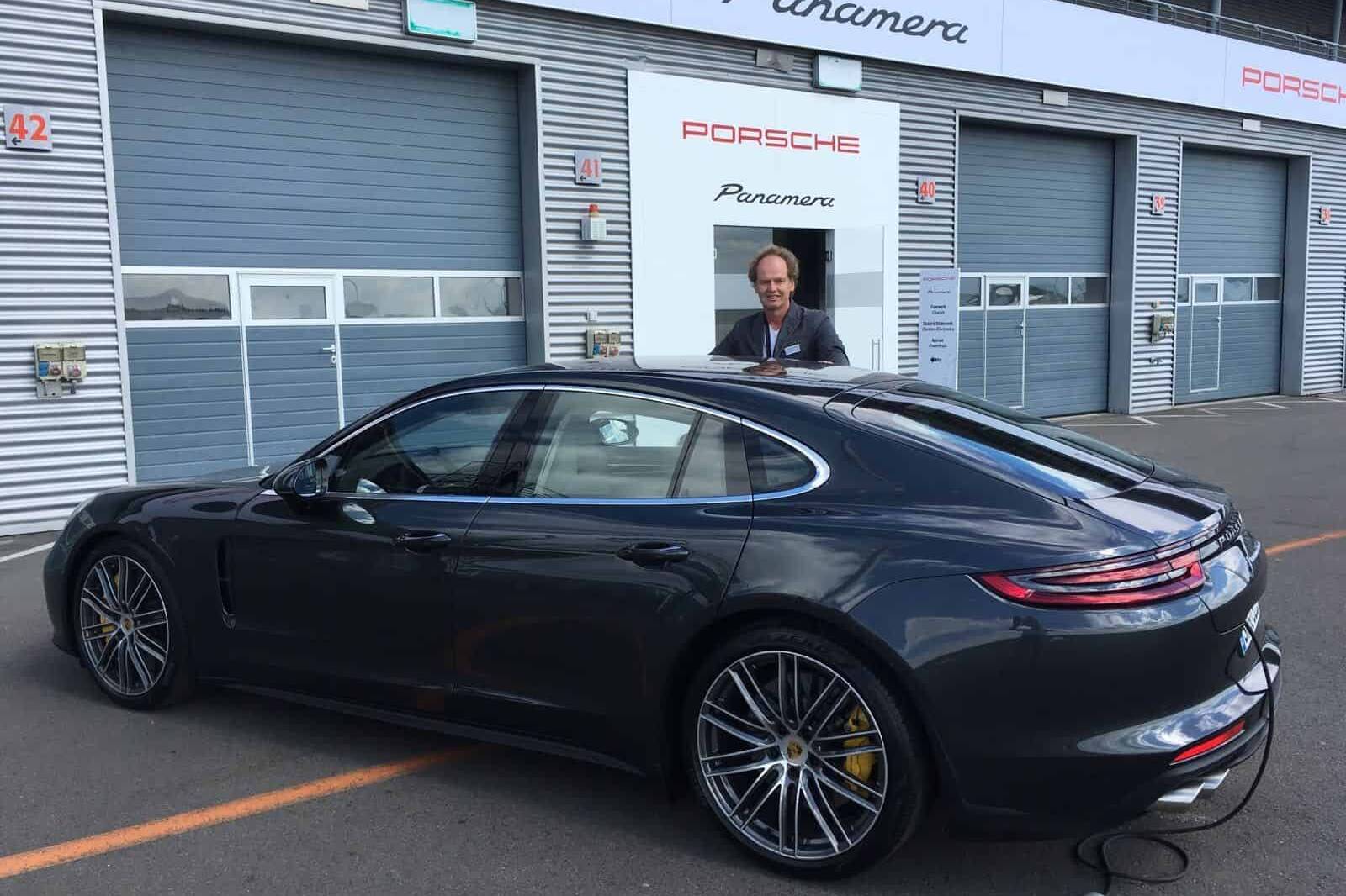 Der neue Porsche Panamera - Hochleistungsportwagen und Luxuslimousine in einem 5 der-Autotester