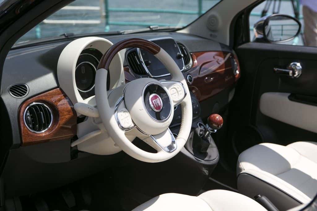 Fiat 500 Riva und das Märchen von der kleinsten Yacht der Welt 3 Fiat 500 Riva Innenraum - https://www.aldoferrero.it/