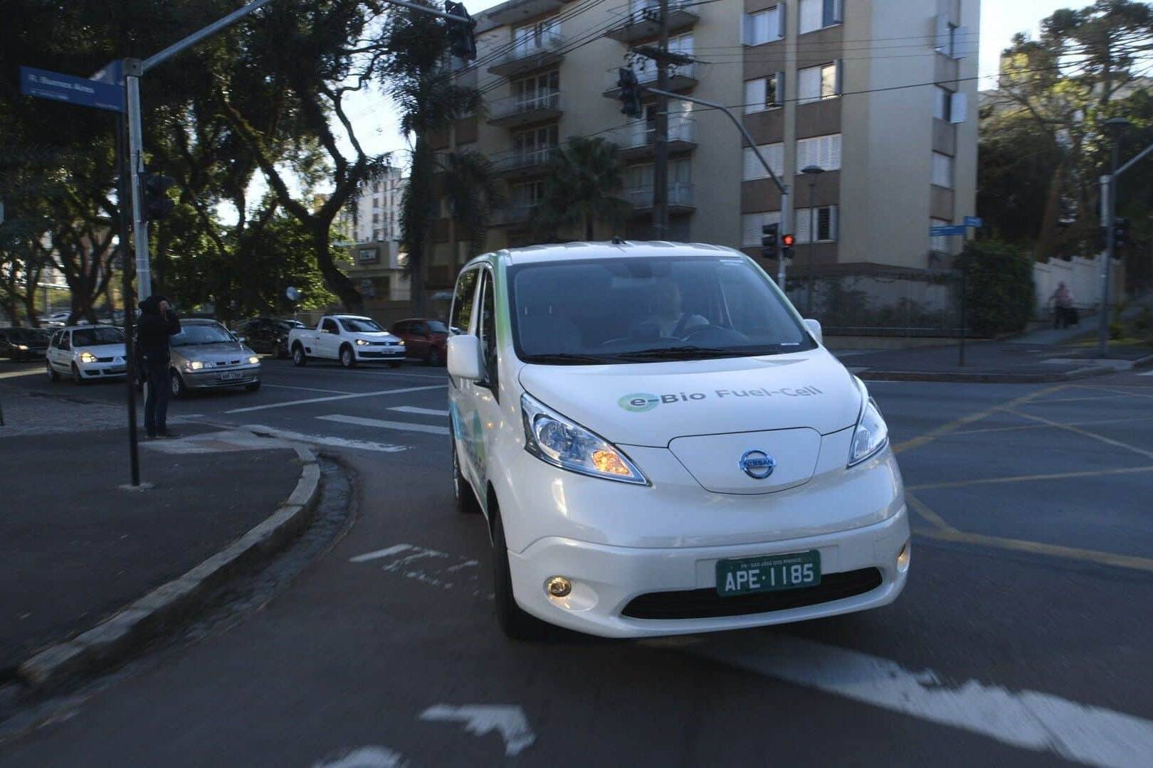 Weltpremiere: Nissan enthüllt Nutzfahrzeug mit Bioethanol-Brennstoffzellen 3 der-Autotester