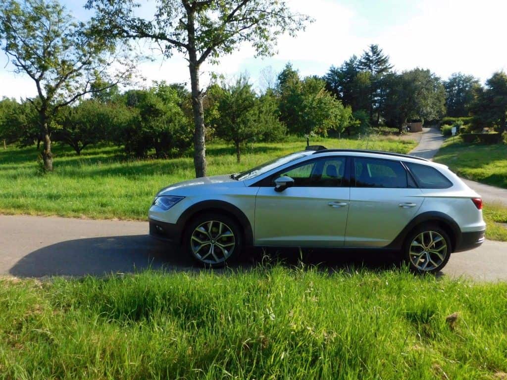 Seat Leon X-Perience 2.0 TDI - der sportliche Spanier im Offroad-Look 2 Seat Leon X-Perience 2.0 TDI seitenansicht