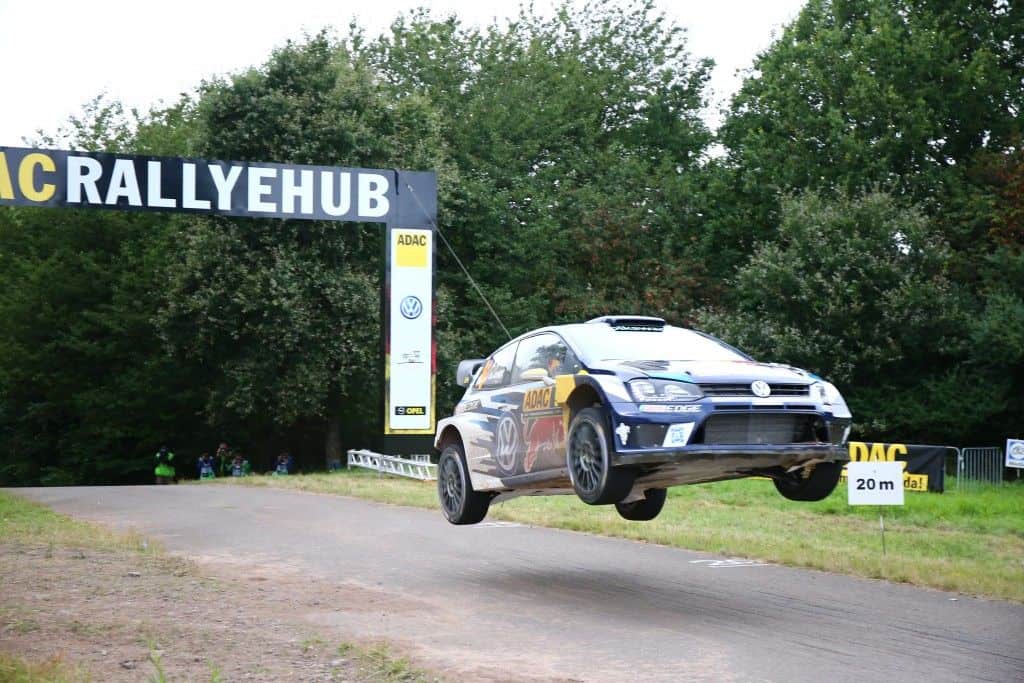 Volkswagen Pilot Sébastien Ogier gewinnt ADAC Rallye Deutschland 2016 1 der-Autotester