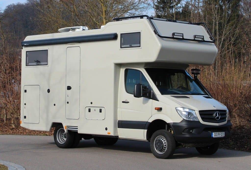 Dopfer mit drei Reisemobile auf dem Caravan-Salon 1 Dopfer Individual 422 A