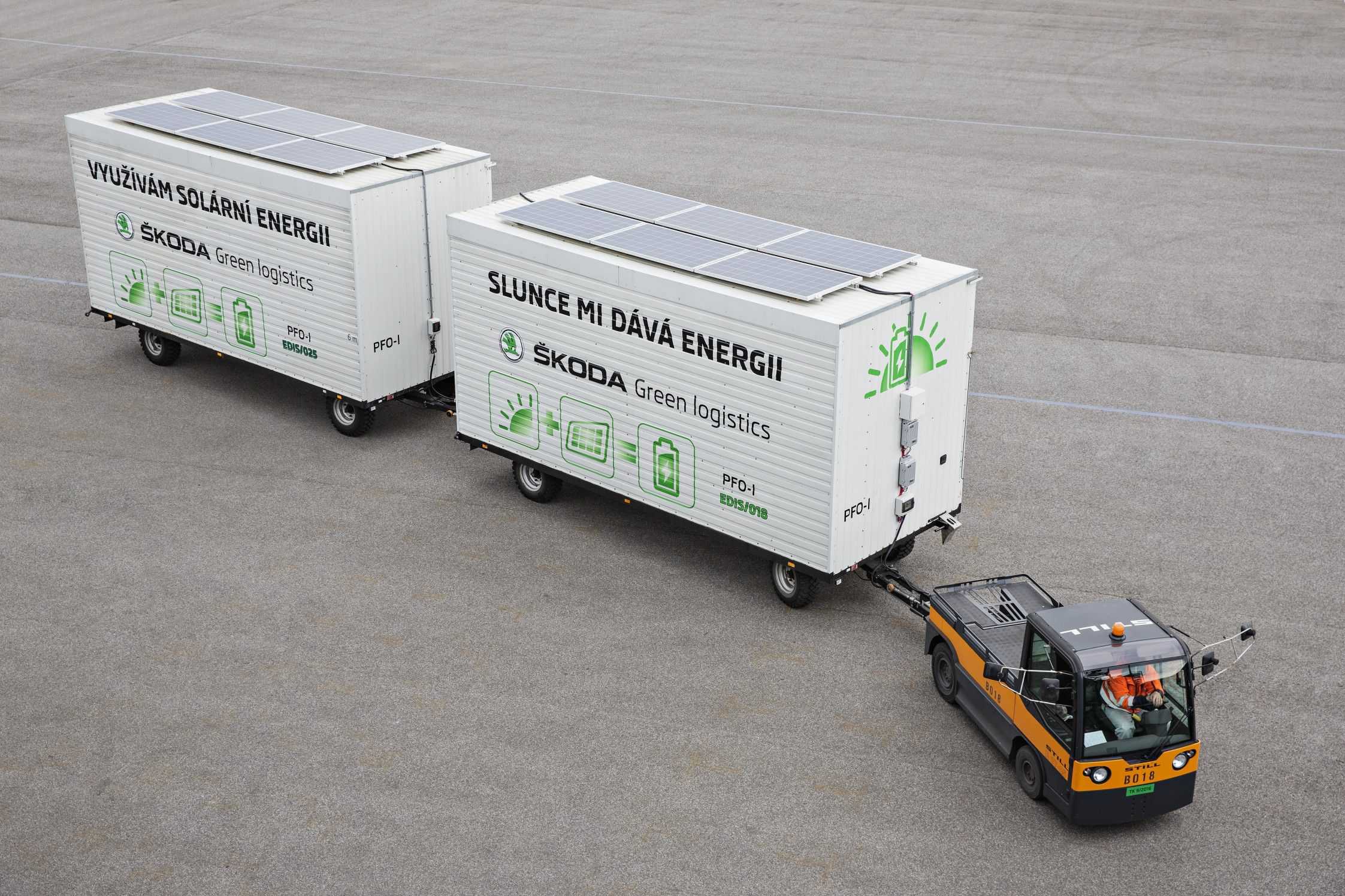 Solarmodule laden Batterien während der Fahrt 4 der-Autotester