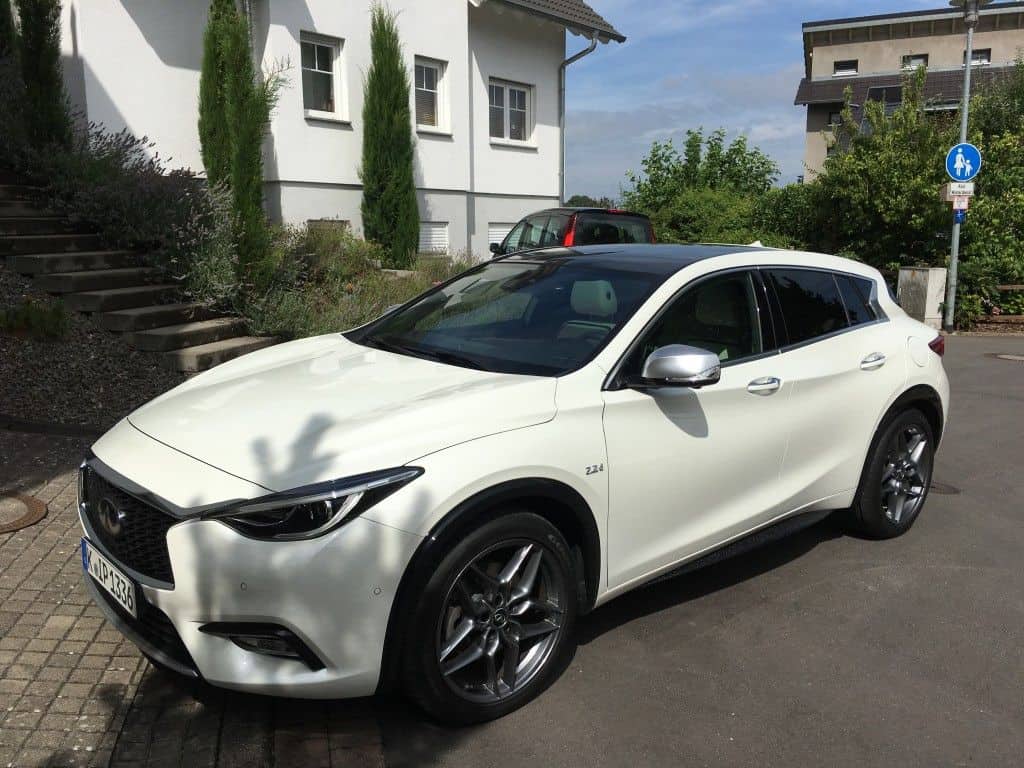 Infiniti Q30 - Kompakter Japaner mit schwäbischer Seele 4 Infinti Q30 Panoramadach