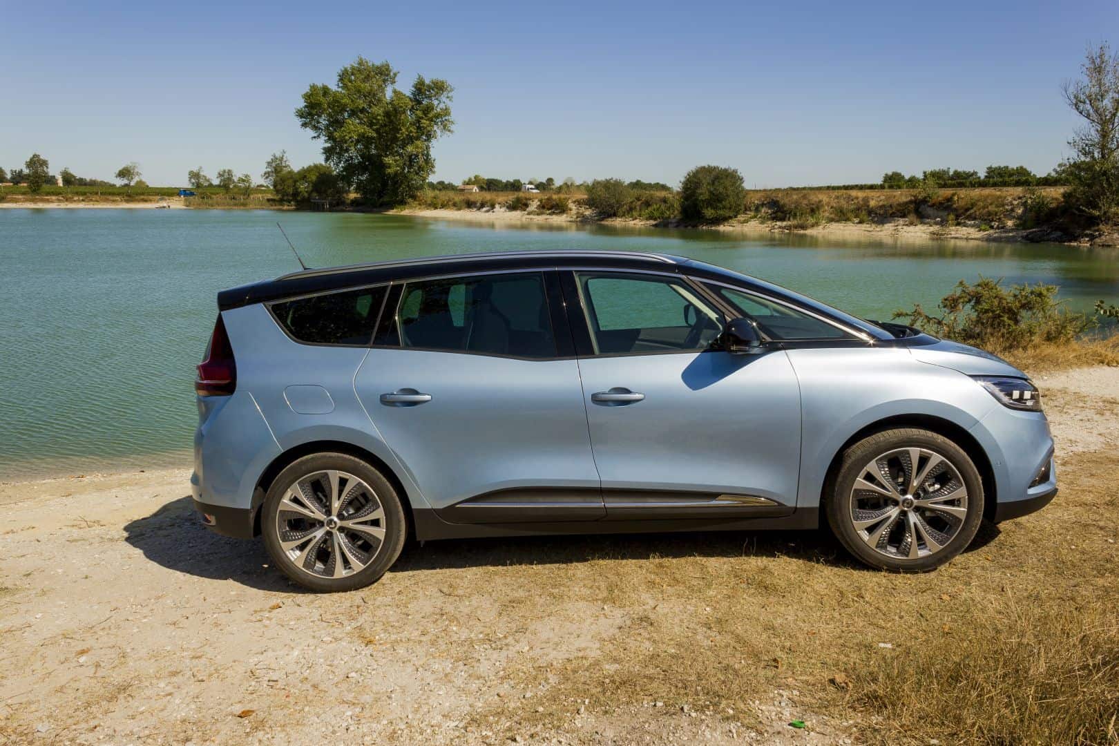 Familienautos: Viel Platz für wenig Geld 1 renault-grand-scenic-seitenlinie