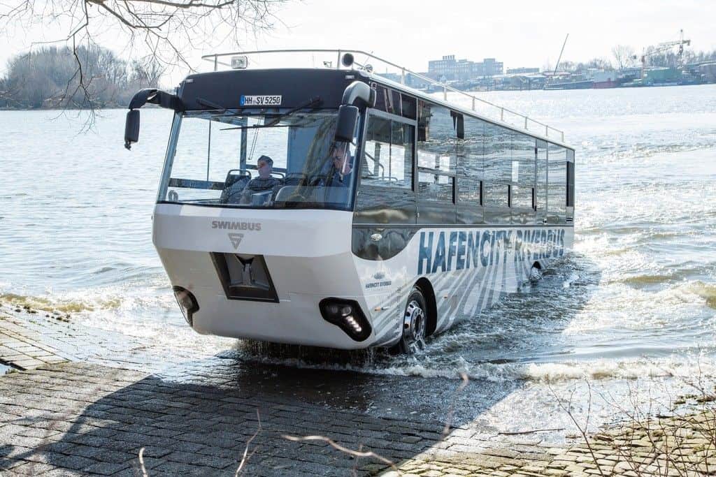 Ein Bus geht regelmäßig baden 6 man-amphibienbus