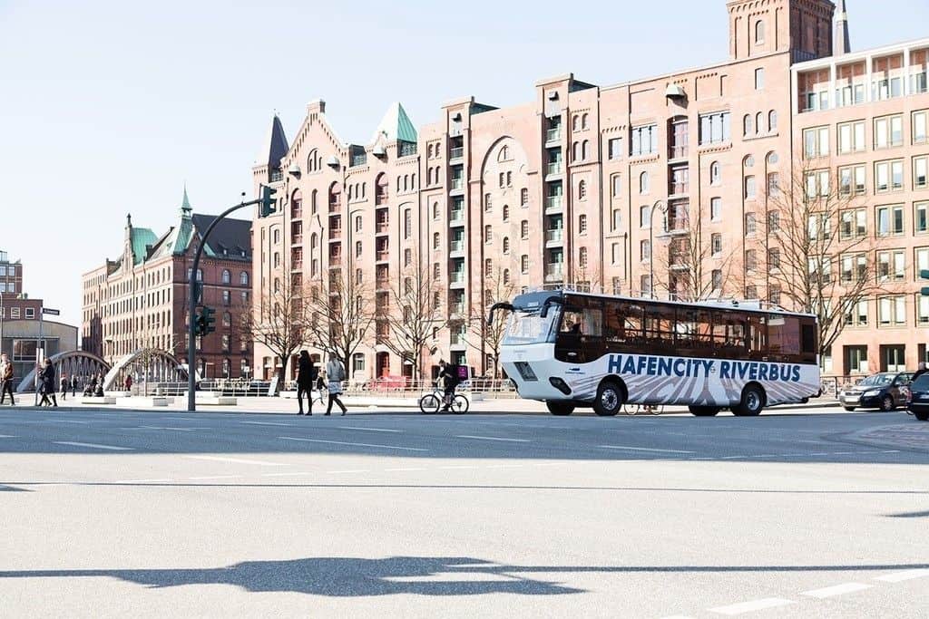 Ein Bus geht regelmäßig baden 2 ampnet_photo_20160902_121896