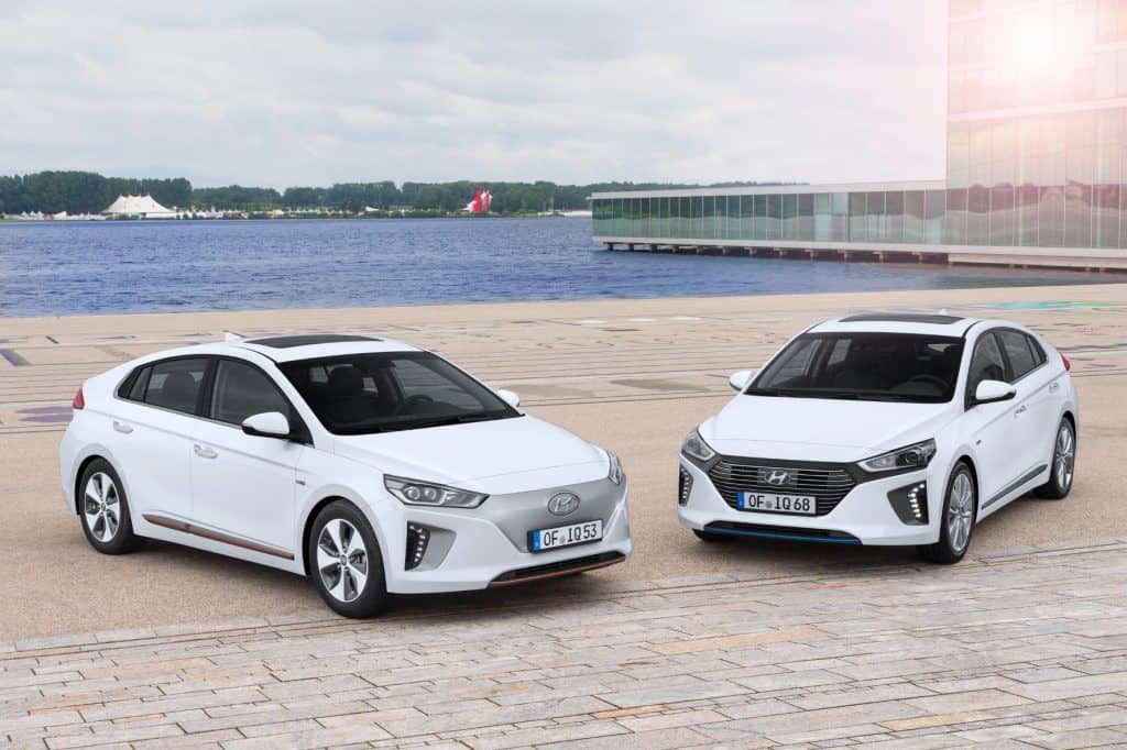 Hyundai zündet zweite Ioniq-Stufe und gibt zusätzlich Gas 1 Hyundais zweiter Streich: Nach der Hybrid-Variante des Ioniq (rechts) startet jetzt der Vollzeit-Elektriker. © Hyundai