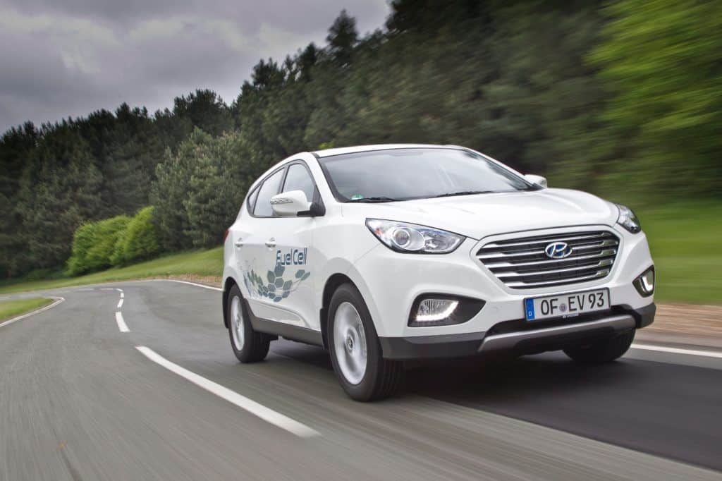 Hyundai zündet zweite Ioniq-Stufe und gibt zusätzlich Gas 2 Der batterieelektrische Hyundai Ioniq kommt mit einer Ladung bis zu 280 Kilometer weit. © Hyundai