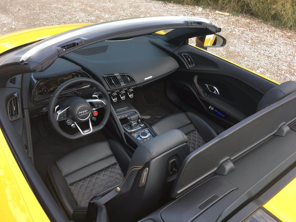 Der neue Audi R8 Spyder - Schiere Kraft und Fahrdynamik treffen auf Frischluftvergnügen 22 Audi R8 Spyder Innenraum