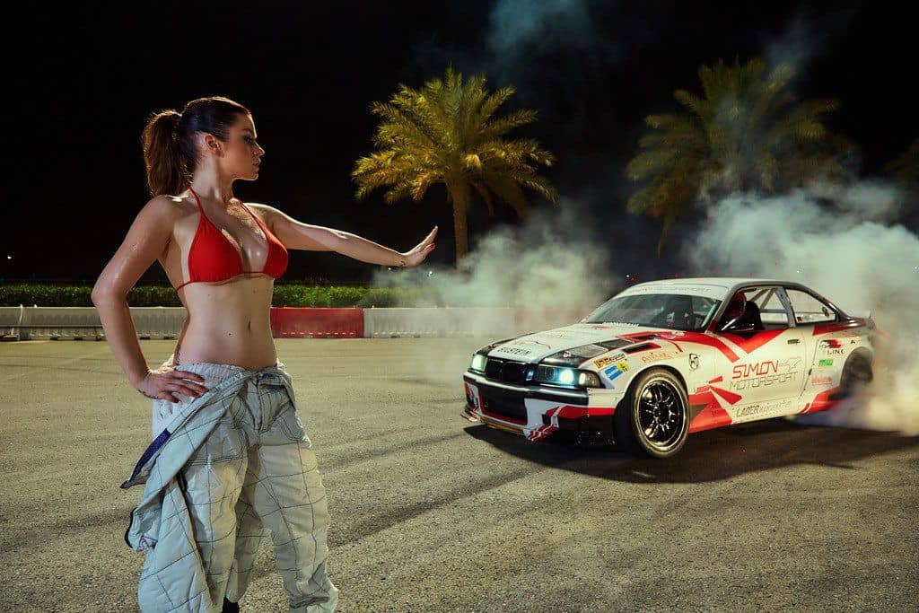 Kalender 2017: Miss Tuning in der Wüste 1 der-Autotester