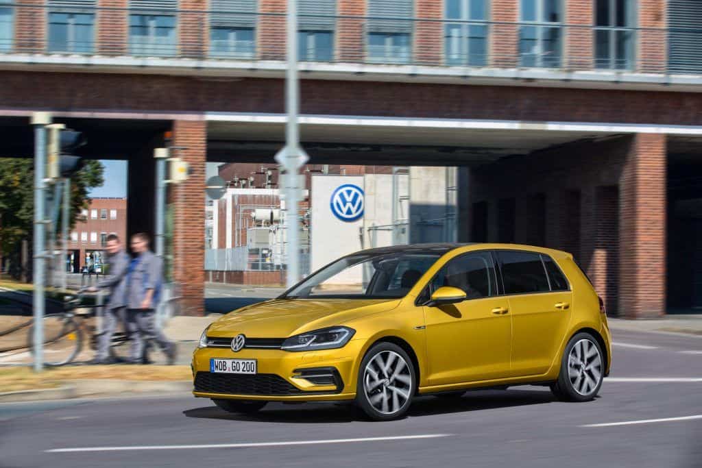Der Golf kommt zu neuen Kräften - VW startet ein großes Update seines "Brot-und-Butter-Autos" 4 VW Golf Modelljahr 2017 Seitenansicht