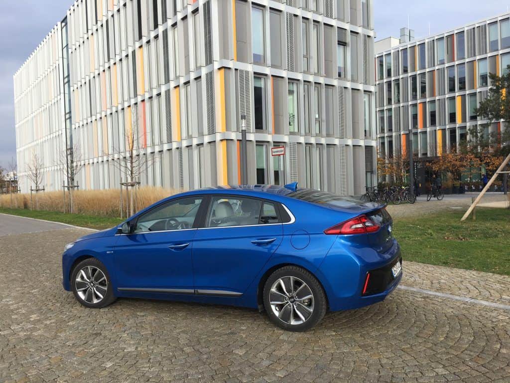 Hyundai IONIQ und ix 35 Fuell Cell - Alternative Antriebe oder was bringt die Zukunft? 5 Hyundai IONIQ-Hybrid seitlich