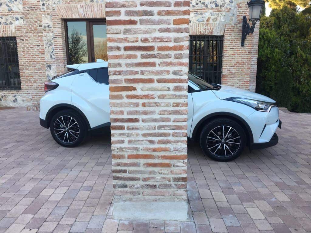 Toyota C-HR - das spacige Mini-SUV 12 Toyota C- HR 2017