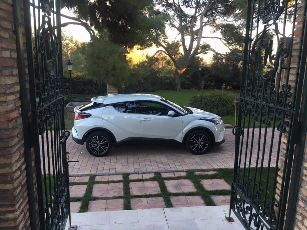 Toyota C-HR - das spacige Mini-SUV 1 Toyota C-HR Seitenansicht