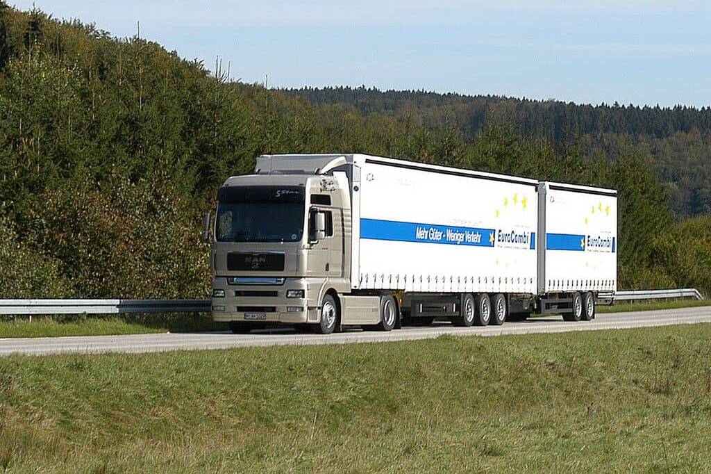 Dobrindt gibt Gigaliner für 11 600 Kilometer deutsche Straßen frei 3 der-Autotester
