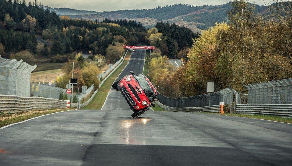 Chinese umrundet die Nordschleife auf zwei Rädern 1 der-Autotester