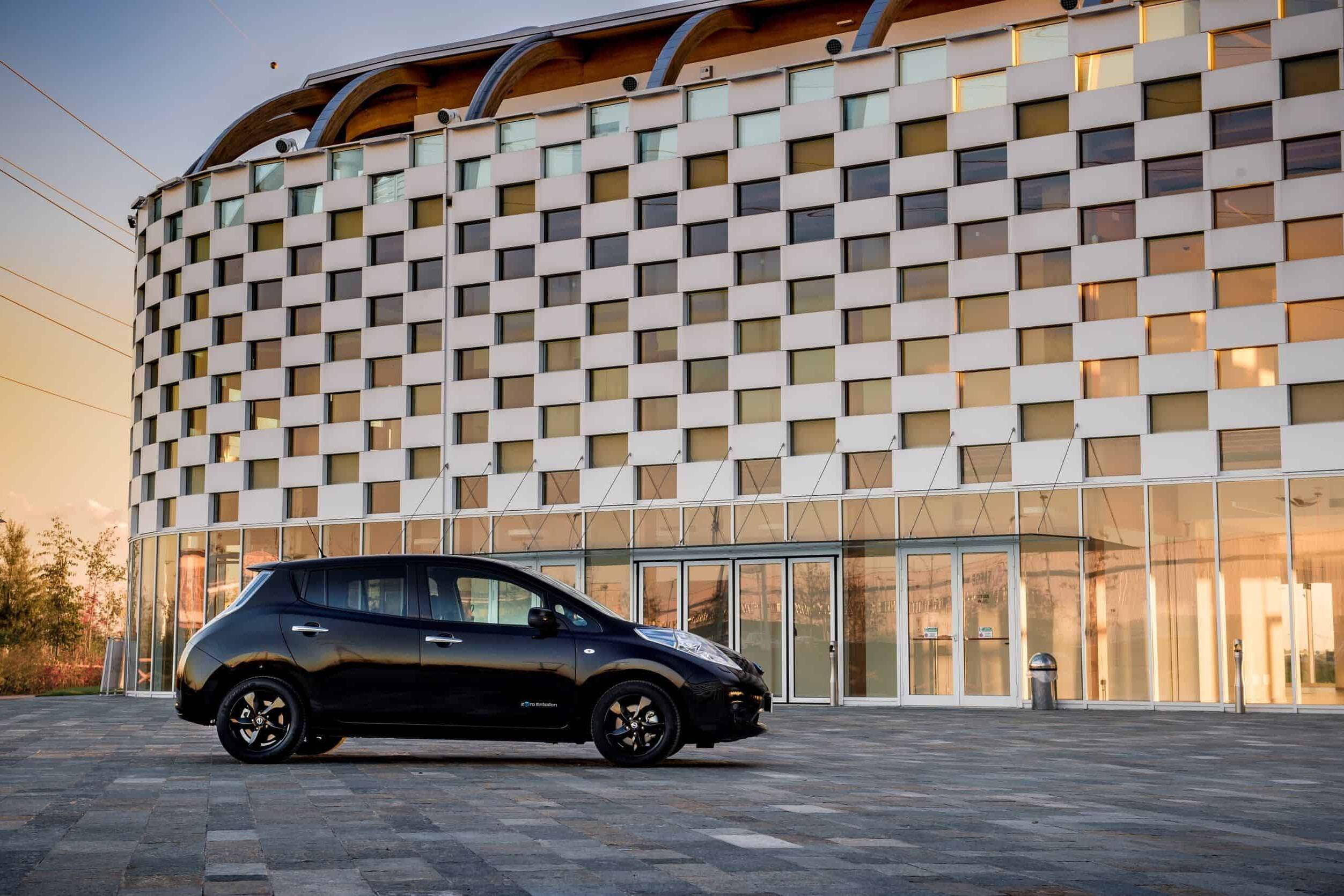 Nissan Leaf trägt Schwarz 25 der-Autotester