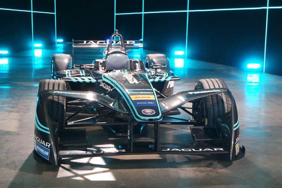 CES 2017: Rennfahrer und Sim-Racer rasen um eine Million 1 der-Autotester