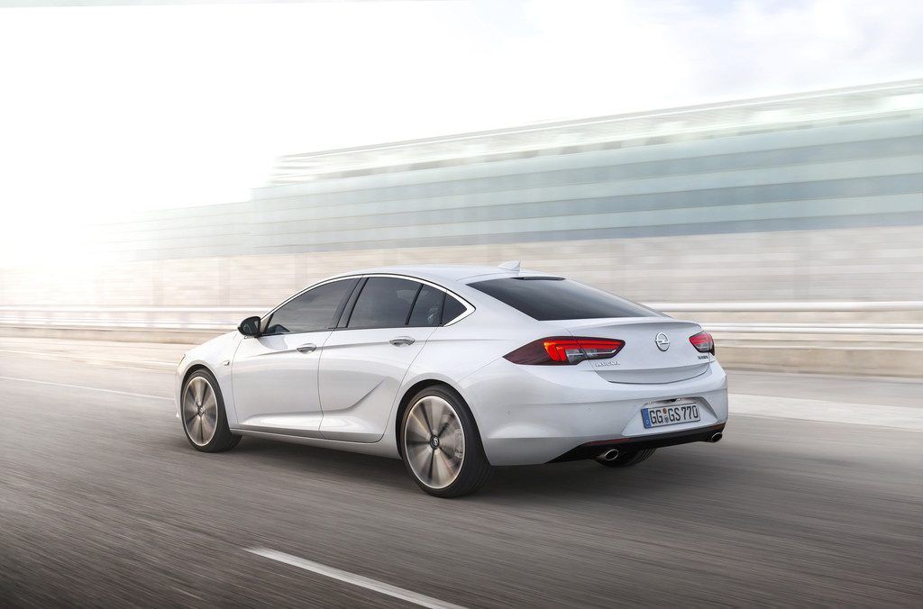 Enthüllung auf dem Genfer Automobilsalon: Der neue Opel Insignia Grand Sport 1 Opel Insignia Grand Sport Seitenansicht