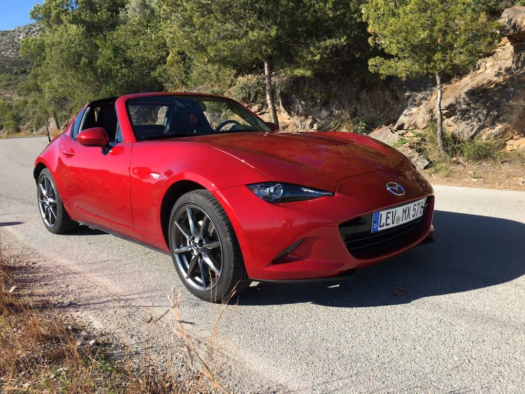 Der Mazda MX-5 RF kommt erstmals mit vollelektrischem Targa-Blechdach 7 der-Autotester