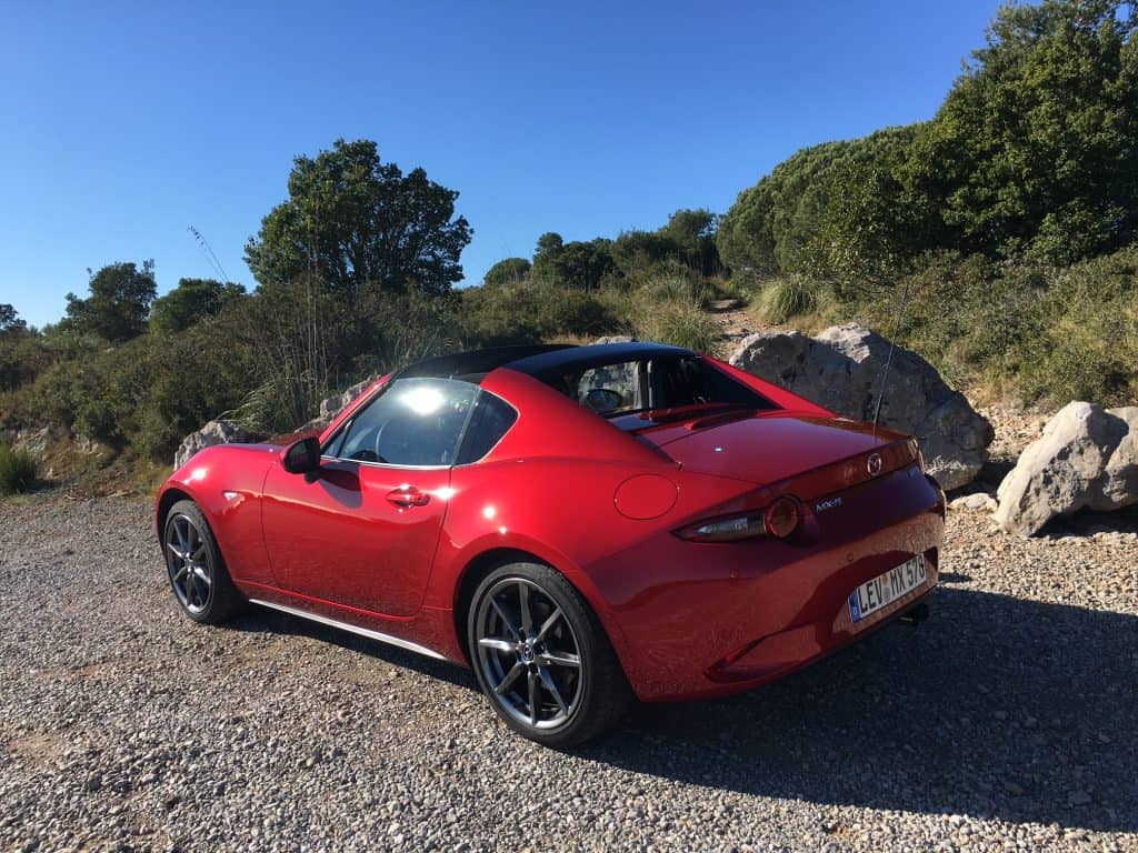 Der Mazda MX-5 RF kommt erstmals mit vollelektrischem Targa-Blechdach 1 der-Autotester