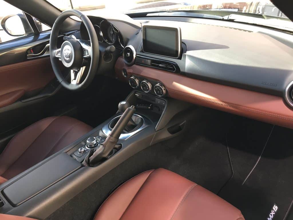 Der Mazda MX-5 RF kommt erstmals mit vollelektrischem Targa-Blechdach 4 der-Autotester