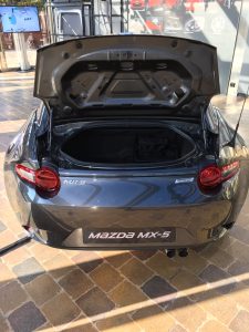 Der Mazda MX-5 RF kommt erstmals mit vollelektrischem Targa-Blechdach 17 der-Autotester