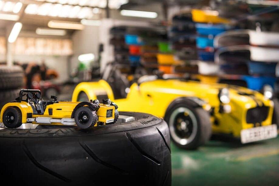 Bei Lego wird aus über 700 Steinen ein Caterham 8 der-Autotester