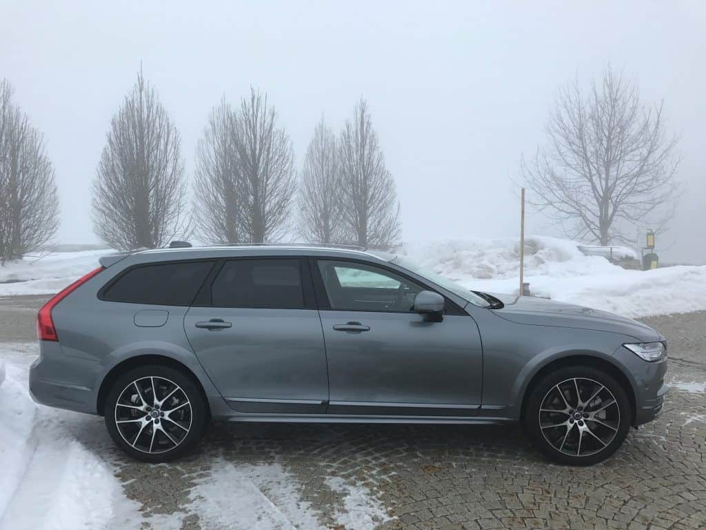 Volvo V90 Cross Country - Geländegängiger Kombi mit Stil und Langstreckentauglichkeit 3 der-Autotester