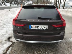 Volvo V90 Cross Country - Geländegängiger Kombi mit Stil und Langstreckentauglichkeit 16 der-Autotester