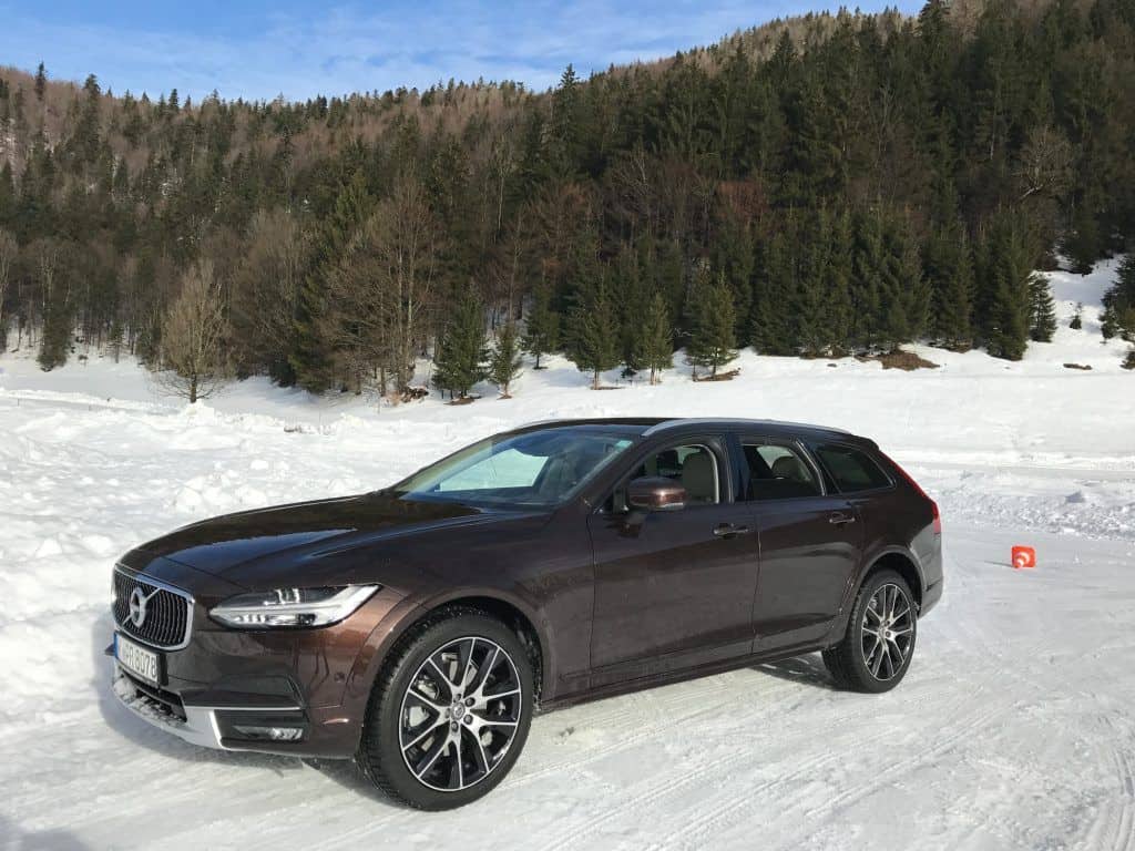 Volvo V90 Cross Country - Geländegängiger Kombi mit Stil und Langstreckentauglichkeit 2 der-Autotester