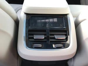 Volvo V90 Cross Country - Geländegängiger Kombi mit Stil und Langstreckentauglichkeit 9 der-Autotester