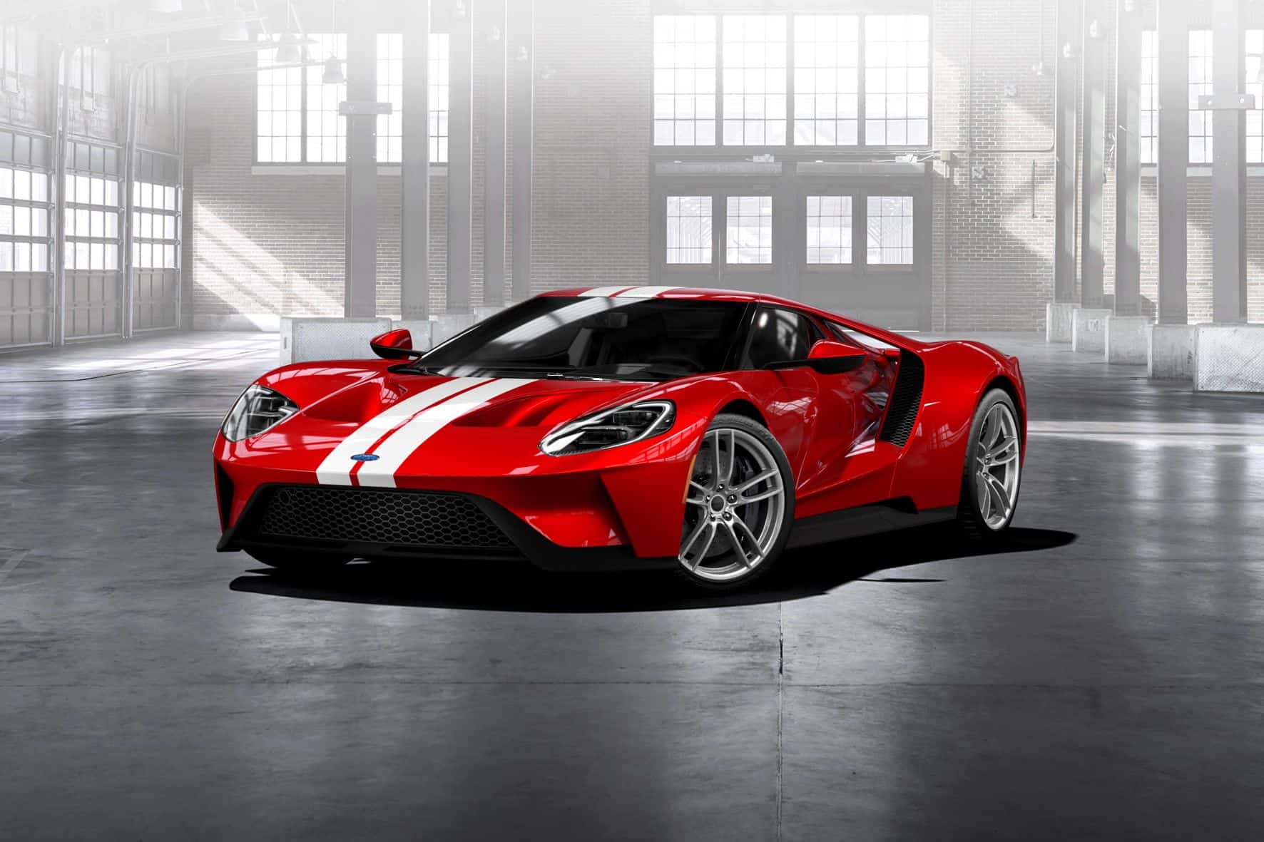 Fünf Helfer für den Ford GT 1 der-Autotester
