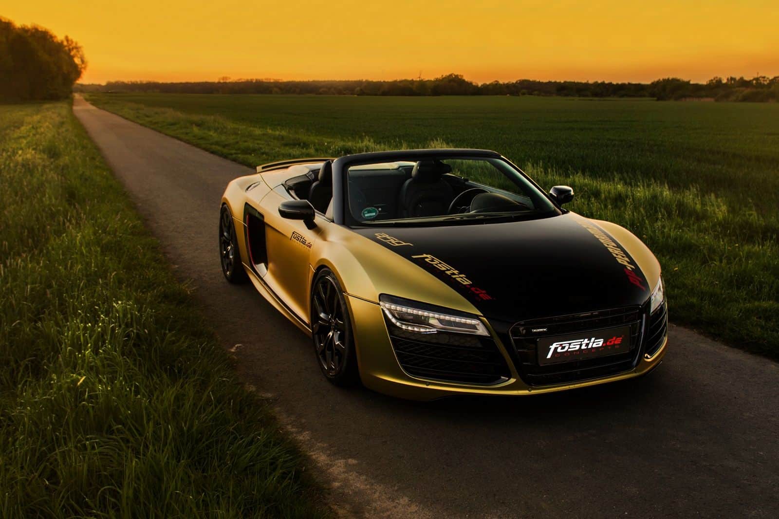 Goldfolie veredelt den Audi R8 Spyder 26 der-Autotester