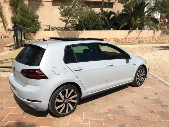 Der Tesla Model 3 eroberte in Europa erstmals die Spitze der Zulassungs-Charts 2 Golf GTE 2017