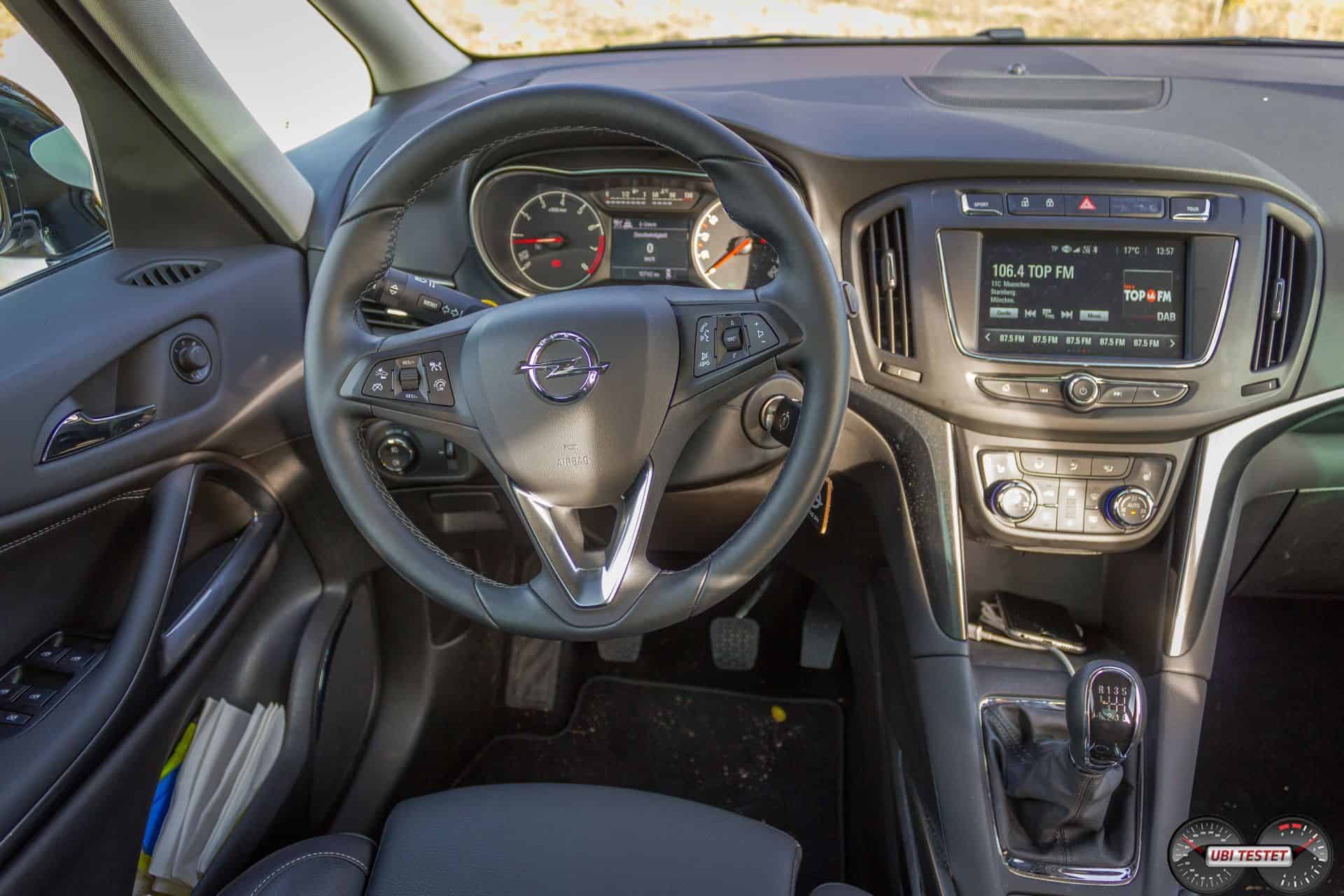 Wer trägt die Krone der Familientransporter - Opel Zafira gegen VW Touran 8 der-Autotester