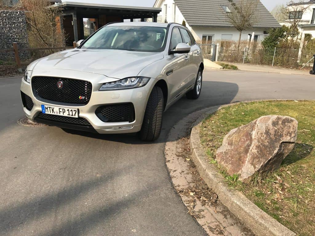 Jaguar F-Pace – Der erste SUV der englischen Sportwagenmarke 13 Jaguar F-Pace
