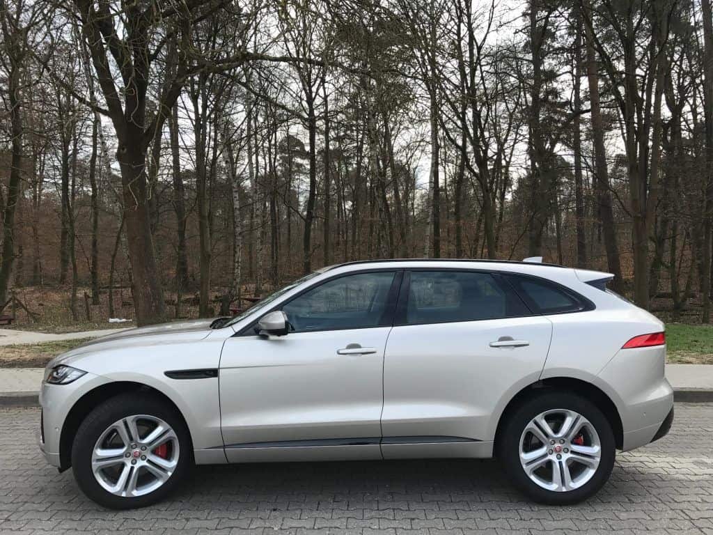 Jaguar F-Pace – Der erste SUV der englischen Sportwagenmarke 9 Jaguar F-Pace Seitenasicht