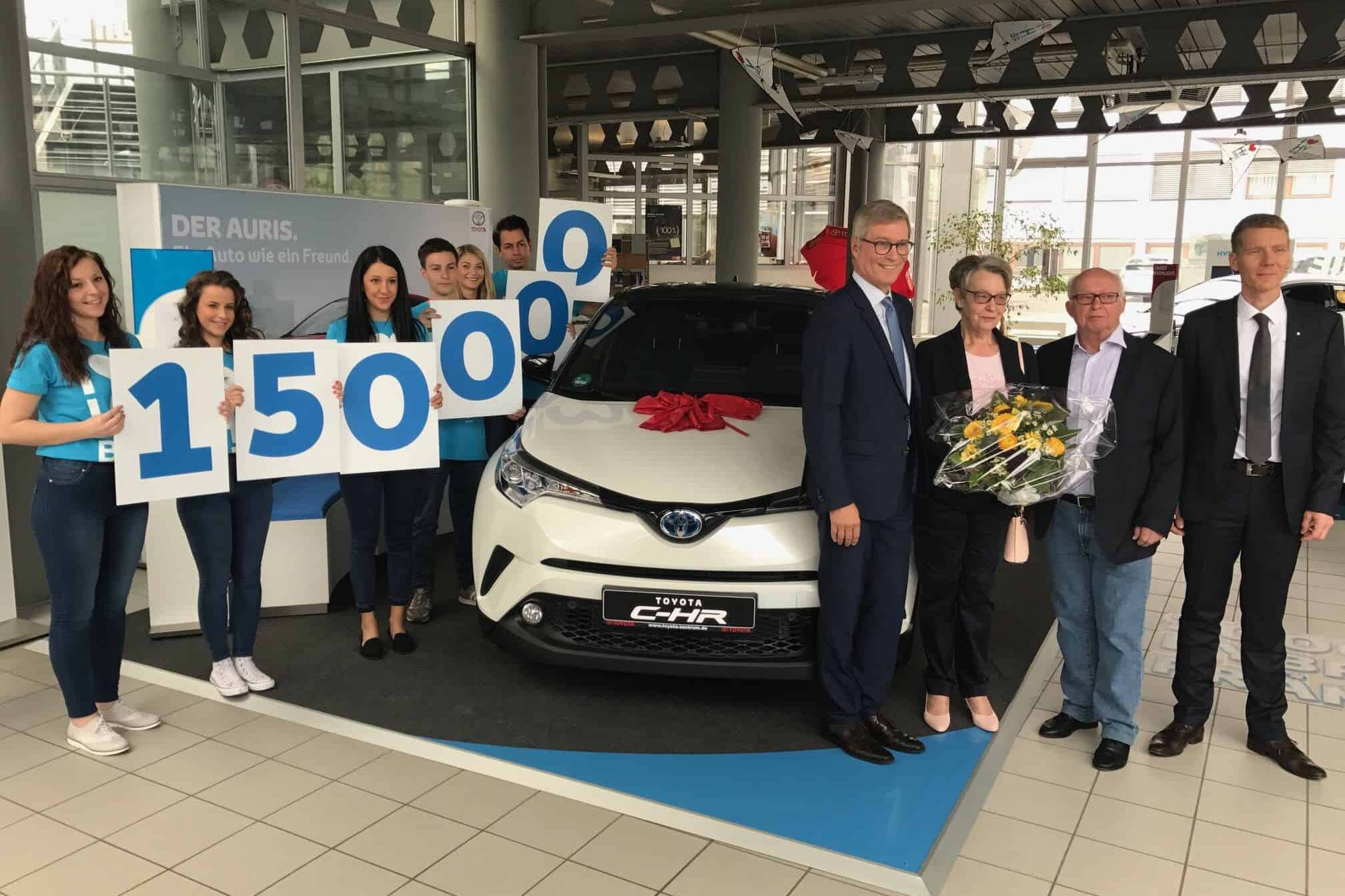Das 150.000ste Hybrid-Fahrzeug von Toyota geht an einen Stuttgarter 4 der-Autotester