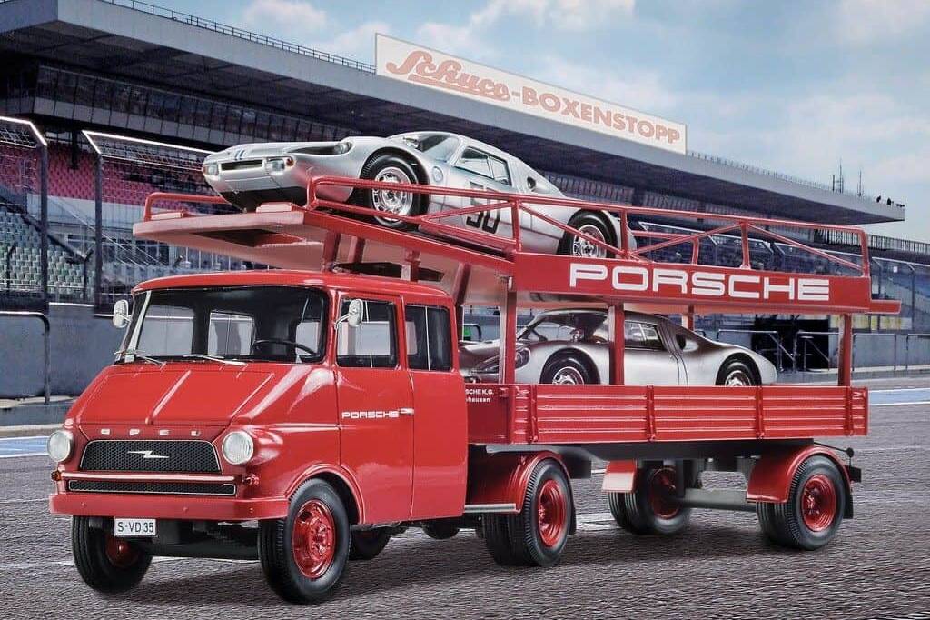 Für die Vitrine: Opel Blitz trifft Porsche 9 der-Autotester