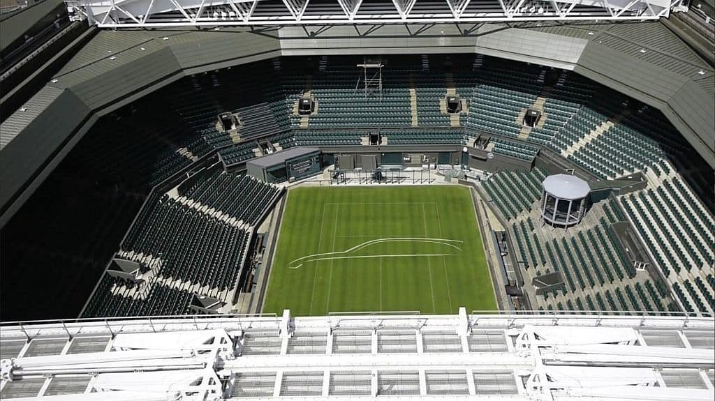 Wimbledons geheiligter Rasen als Bühne für den Jaguar XF Sportbrake 1 der-Autotester