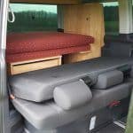 Volkswagen California Beach mit Holz in der Hütt’n 2 der-Autotester