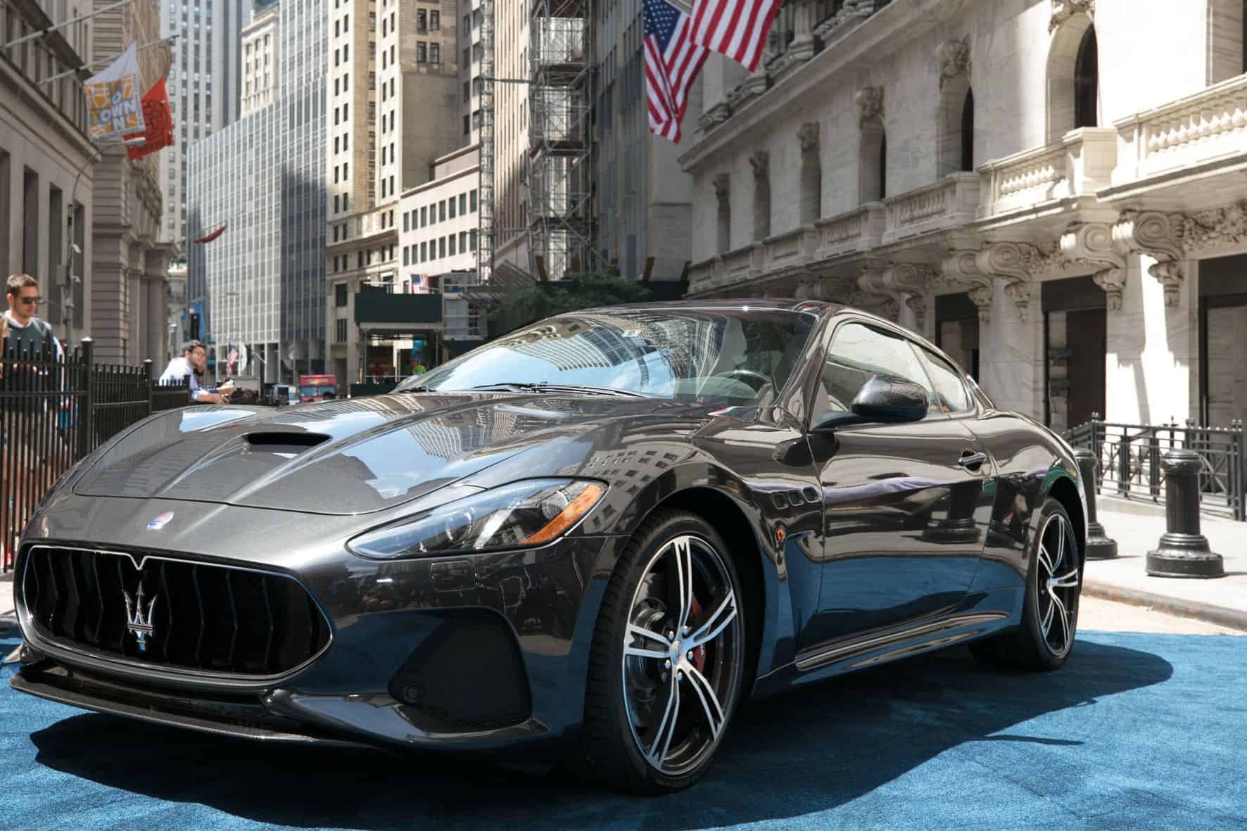 Maserati posiert bei den Brokern 9 der-Autotester