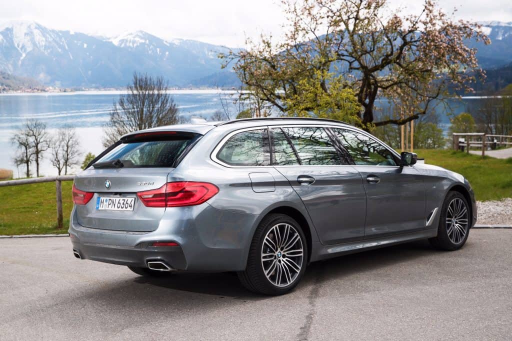 BMW 5er Touring - Teil-autonomer Luxus-Laster 1 der-Autotester